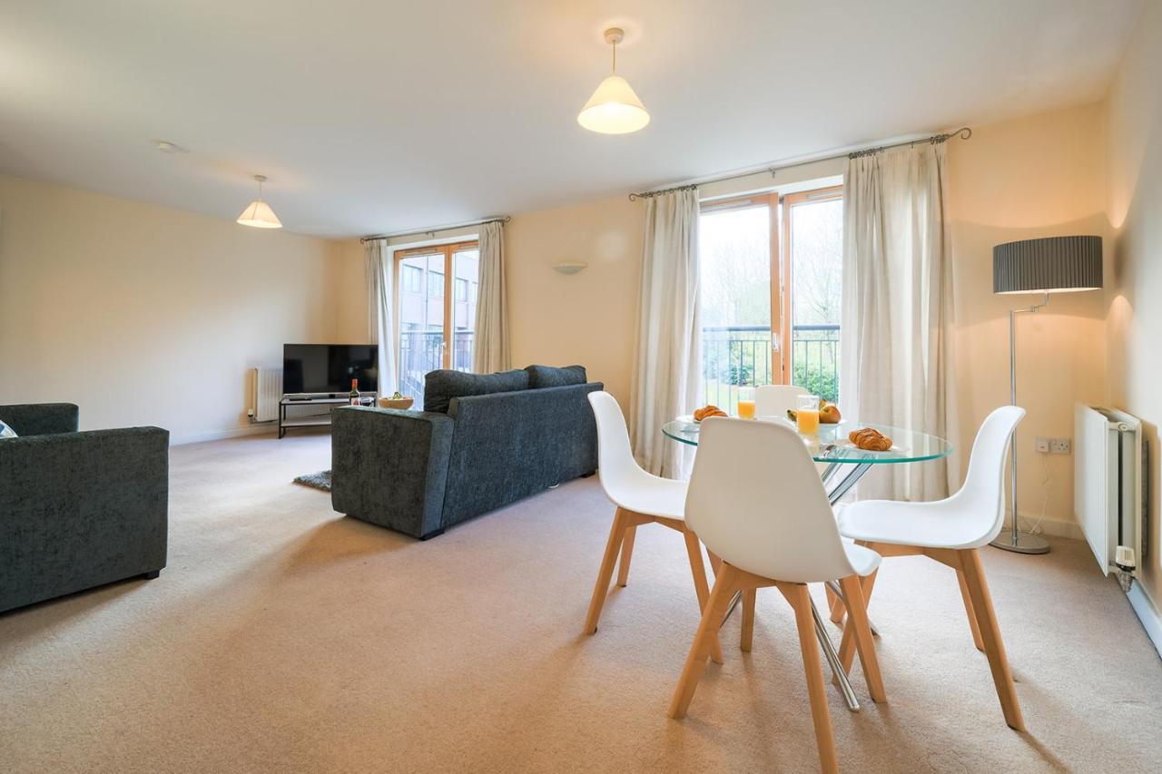 Huntley House Villa Milton Keynes Luaran gambar
