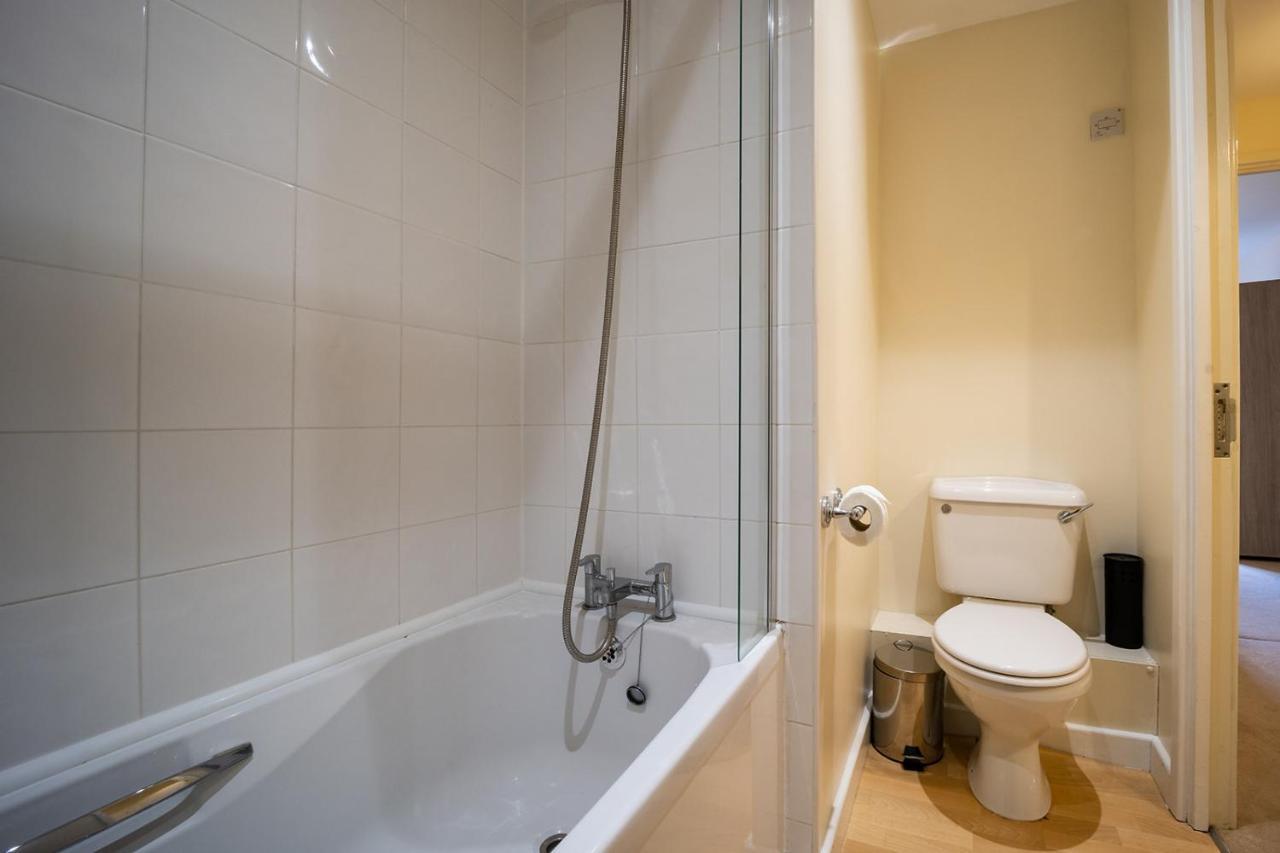 Huntley House Villa Milton Keynes Luaran gambar
